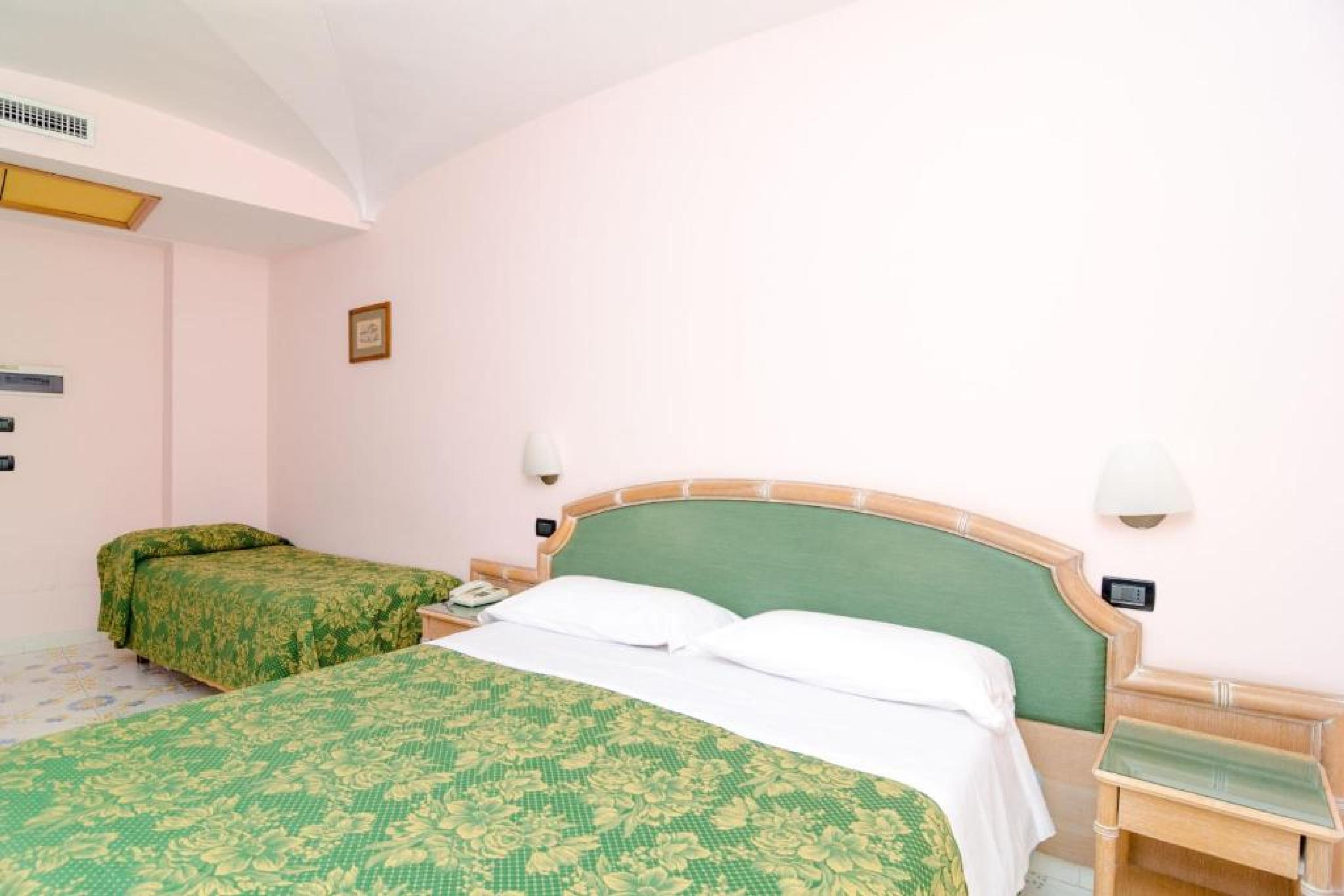 Immagine 3 della camera TRIPLA