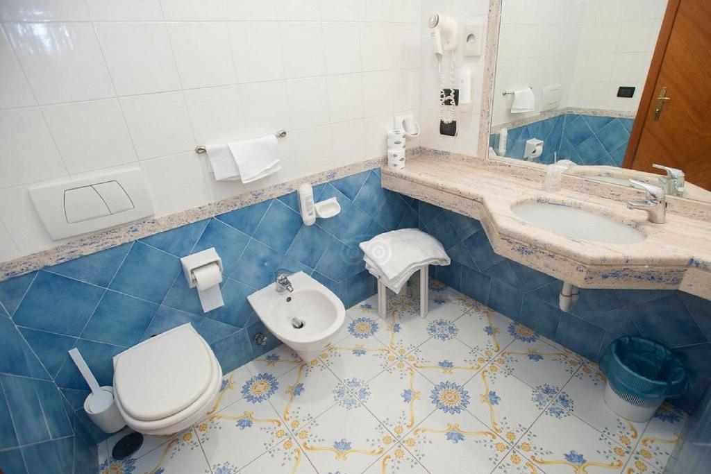Immagine 3 della camera CAMERA STANDARD CON BALCONE E VISTA MARE